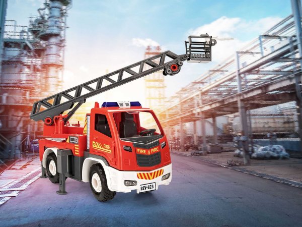 Revell First Construction - Plastikový šroubovací model hasičského auta Ladder Fire Truck