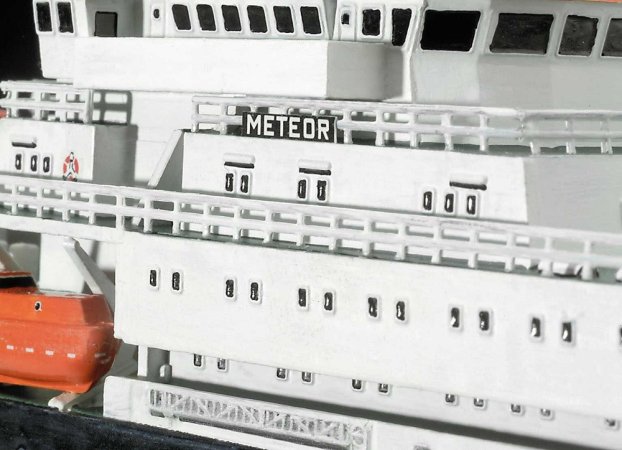Revell Plastikový model lodě German Research Vessel Meteor