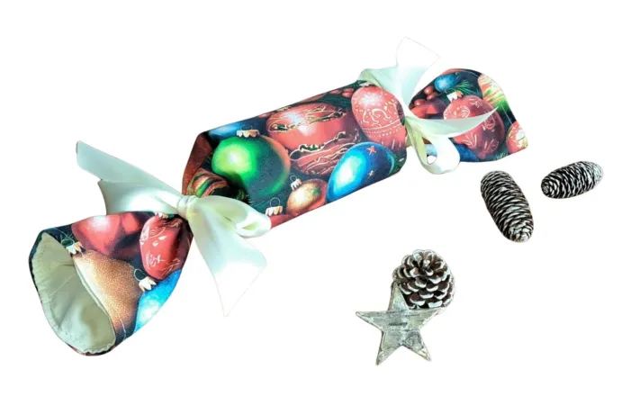 LKV Lomnice Vánoční textilní bonbón - s motivem vánočních ozdob