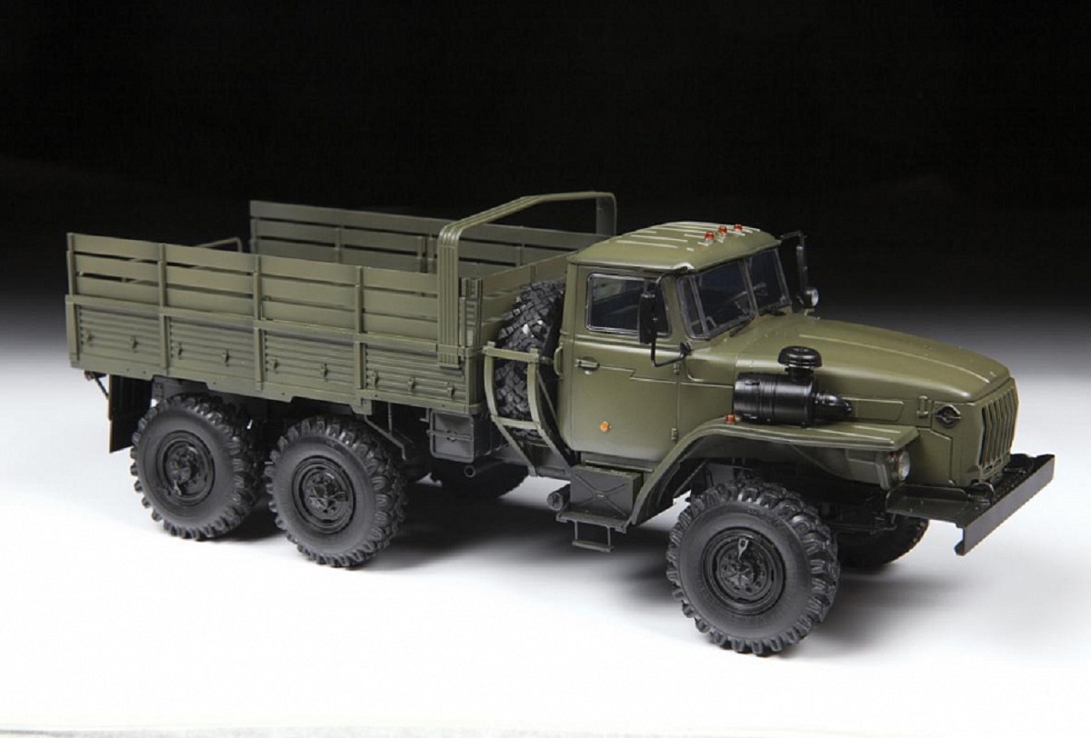 Zvezda ModelKit military - RUSSIAN ARMY TRUCK URAL4320